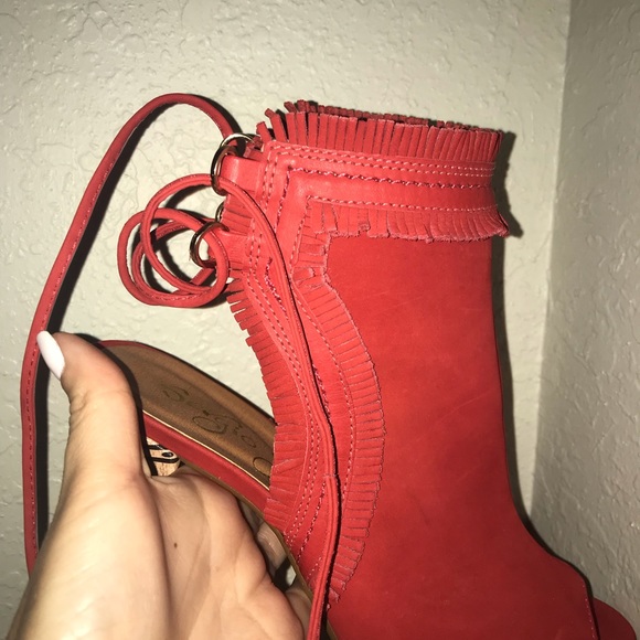 Shoes - Picture 5 of 6